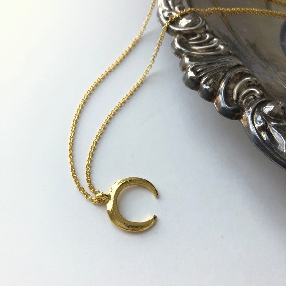 Vintage Jewelry - Crescent Moon golden pendant necklace